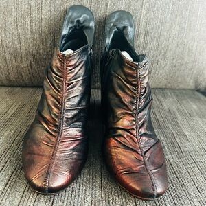 Papucei Ladies Size 40 Distressed Leather Ankle Boot